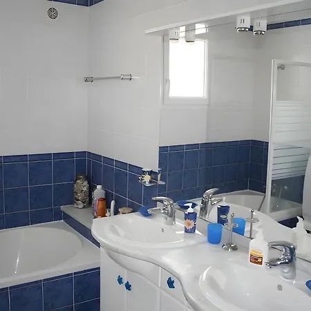 Bed & Breakfast De La Et Baldaquin Sarrola-Carcopino