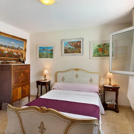 De La Et Baldaquin Bed & Breakfast 3*