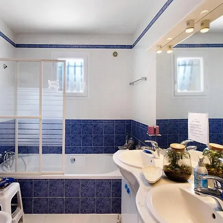 Bed & Breakfast De La Et Baldaquin Sarrola-Carcopino
