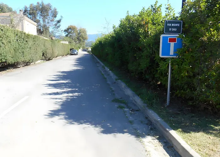 Bed & Breakfast De La Et Baldaquin Sarrola-Carcopino